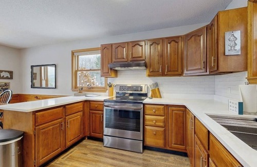 Thornton House | Mountain view home w/large yard, W/D; near skiing, hiking and golf