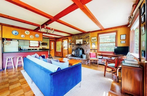 Franconia House | Mountain-view home with wood stove, close to town & slopes - dogs welcome