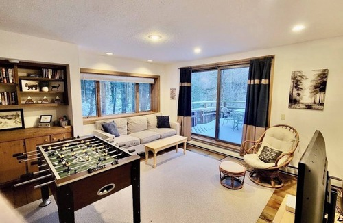 Plymouth House | Mountain-view home with deck - minutes to Okemo Mountain & Skyeship Gondola