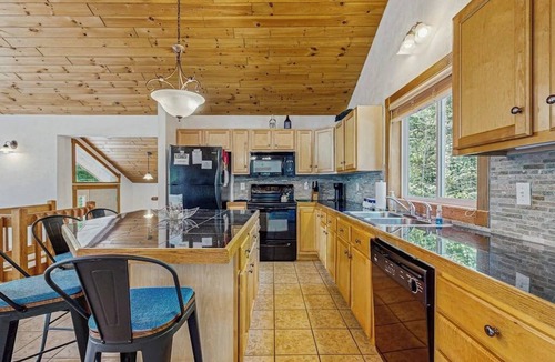 Jackson Ski Chalet | Mountain view private chalet close to ski, golf & Storyland