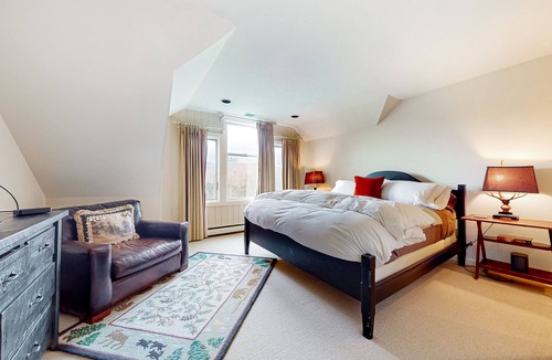 Stratton Mountain Condo | Mountain-view resort home with wood fireplace, private hot tub, grill, & deck