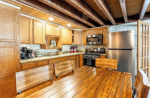 Bridgewater Corners House | Mountain View Retreat, 9 Min to Killington
