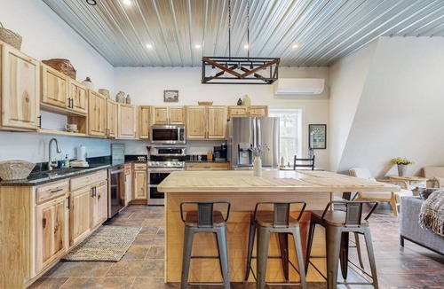 Littleton House | Mountain view retreat with furnished deck, kitchen, gas grill, & washer/dryer