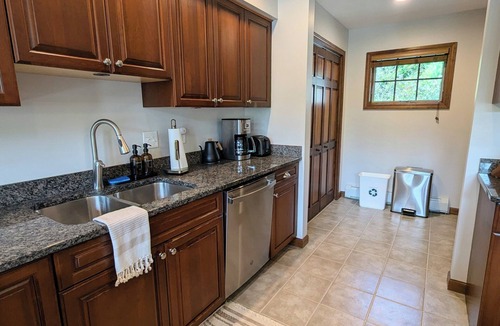 Carroll House | Mountain Views, Central AC, Spacious Family Comfort, Steps from Hiking