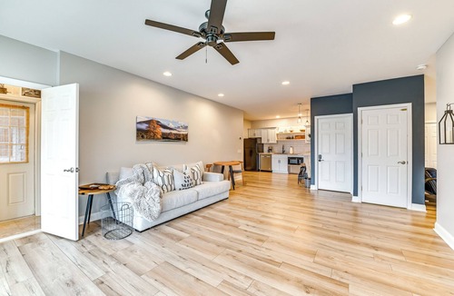 Sandgate Apartment | Mountain Views & Fire Pit: Sandgate Getaway
