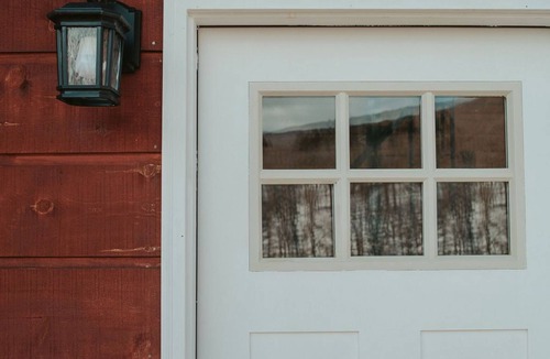 Roxbury Cabin | Mountainscape: Peaceful and Skiing Getaway. Pet-Friendly
