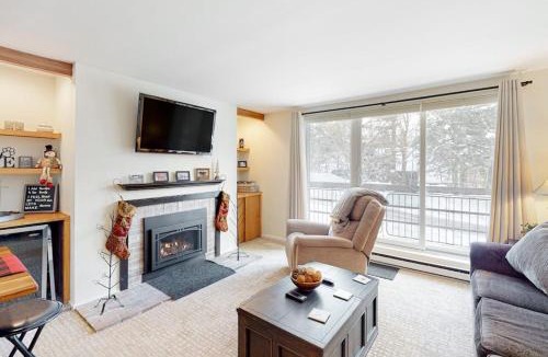 Warren Apartment | Mountainside 20