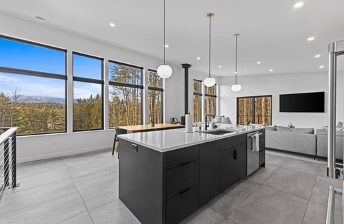 Stowe Hollow House | Mountaintop Retreat, Stunning Views - The Kelley