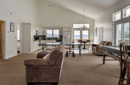 East Jewett House | Mountainview Estate | Private Lake + Heated Pool, Spa + Game Room | 12BR Retreat