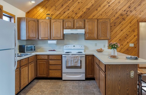 East Jewett House | Mountainview Estate | Private Lake + Heated Pool, Spa + Game Room | 12BR Retreat