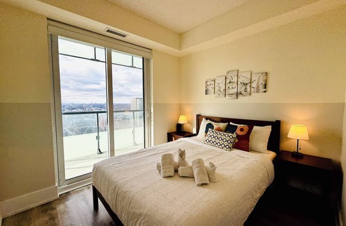 Toronto Entertainment District Hotel | Move in Ready Long Term Rental RogersCenter 3B2B Free parking Lakeview