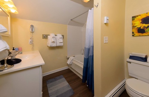Stowe Bed & Breakfast | Mt Mansfield Suite+Breakfast @ Brass Lantern Inn
