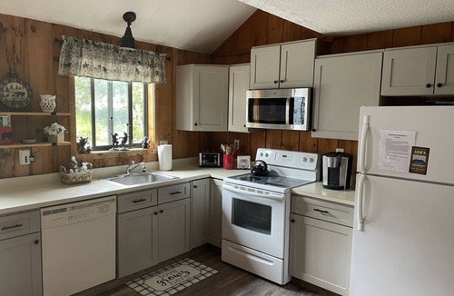 West Dover House | Mt. Snow townhouse with fireplace, 1 mile to the slopes with weekend shuttle!