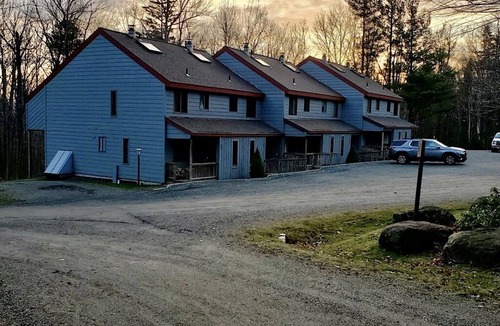 West Dover House | Mt. Snow townhouse with fireplace, 1 mile to the slopes with weekend shuttle!