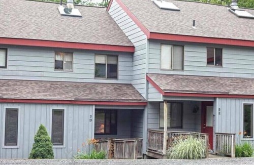 West Dover House | Mt. Snow townhouse with fireplace, 1 mile to the slopes with weekend shuttle!