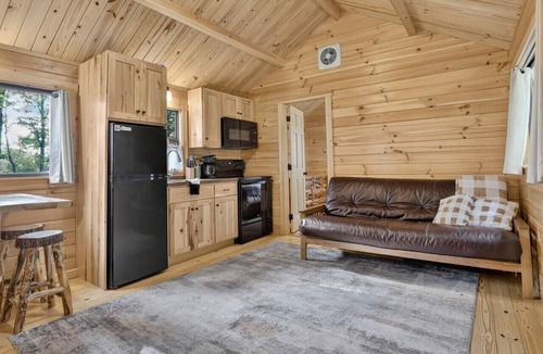 Middlebury Center Cabin | Mtn-View Cabin w Deck, Grill & Fire Pit!