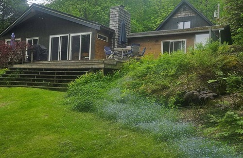 Stowe Hollow House | Mtn-view home with private hot tub, deck, outdoor shower, grill, & wood stove