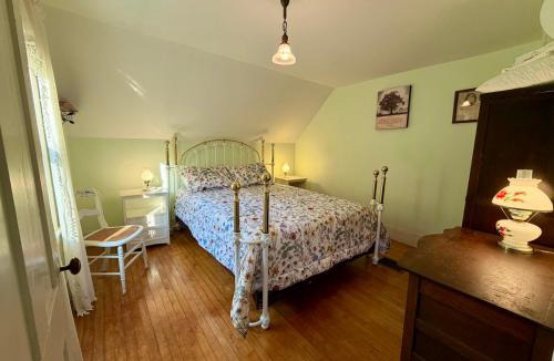 Mount Desert House | Mullein Hill Cottage Escape Crowds to MDIs Quiet, Historic Birthplace