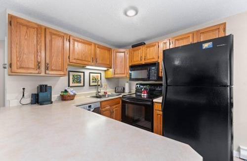 Campton House | Multi-Family Retreat | 20m to Lincoln | 2 hot tubs
