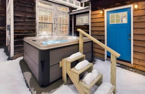 West Dover Villa | Myrtle Villa 7BR Near Mount Snow with Indoor Heated Endless Style Pool Outdoor Hot Tub