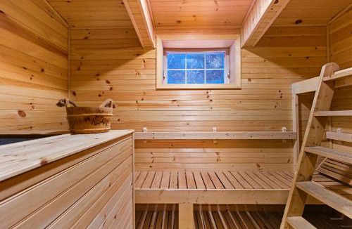 West Dover Villa | Myrtle Villa 7BR Near Mount Snow with Indoor Heated Endless Style Pool Outdoor Hot Tub