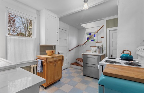 Mystic House | Mystic Bungalow. Downtown Mystic