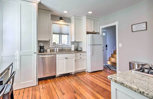 Mystic - New London Condo | Mystic Refuge w/Patio < 1 Mi to Downtown!