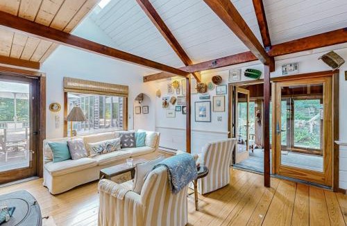 West Tisbury House | Nana’s Big Treehouse