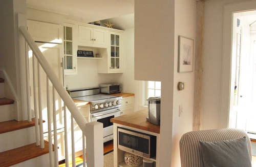 Mashpee Cottage | Nantucket Style Renovated Cottage-Ocean Views-Steps to Private Beach-CENTRAL AC!