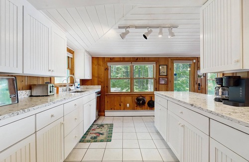 Naples House | Naples Lakefront Retreat | Private Beach, Dock & Kayaks | Family + Dog friendly