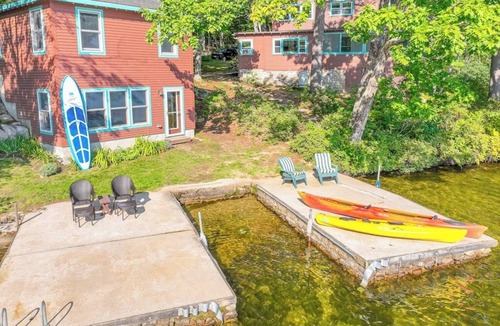 Naples House | Naples Lakefront Retreat | Private Beach, Dock & Kayaks | Family + Dog friendly