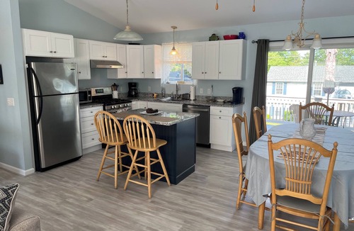 Bonnet Shores House | Narragansett Bonnet Shores Vacation Rental 5 Bed 2 bath CentralAir on main level