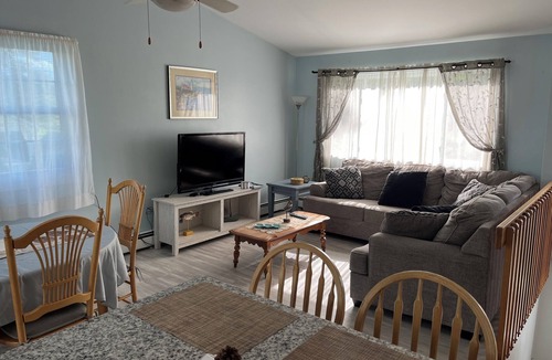 Bonnet Shores House | Narragansett Bonnet Shores Vacation Rental 5 Bed 2 bath CentralAir on main level
