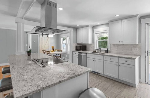 Narragansett House | Narragansett Coastal Retreat-walk to Beach & Pond