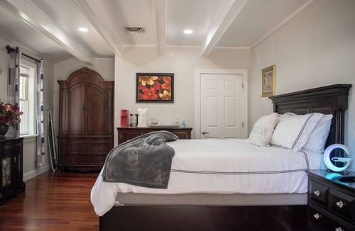 Oxon Hill Bed & Breakfast | National Harbor Property 1