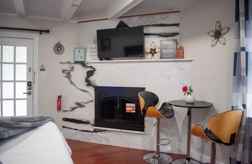 Oxon Hill Bed & Breakfast | National Harbor Property 1