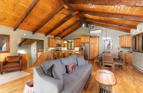 Jackson House | Nature Haus NH - A 4-Season Chalet