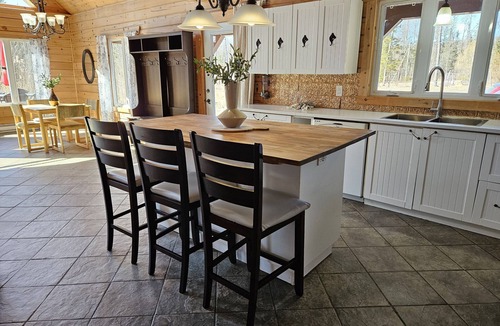 Val-des-Monts House | Nature lover’s retreat in the forest. Near hiking, skiing, swimming, etc