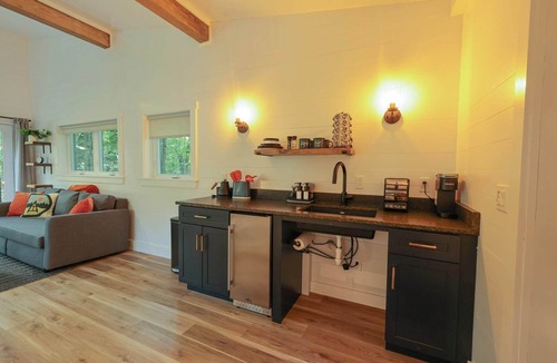 Freeport Cabin | Nature view cabin in the pines w/full bath - 05