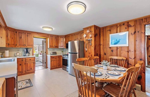 Dennis House | Near Beach