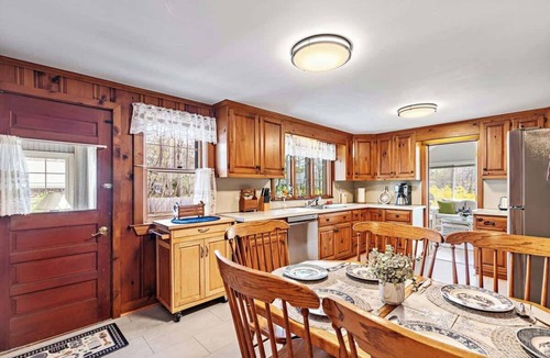 Dennis House | Near Beach