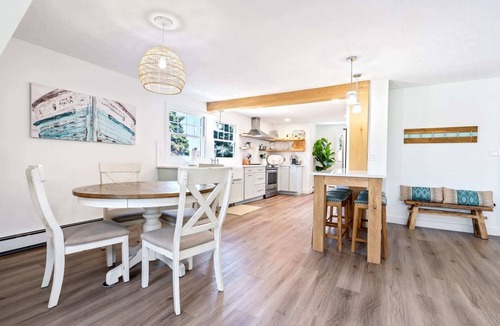 Wells House | Near Crescent + Wells Beach Firepit Sleeps 10