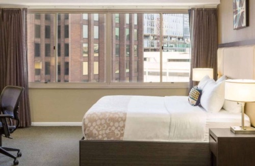 Logan Square Hotel | Near Liberty Bell | Rooftop Views + Full Kitchens