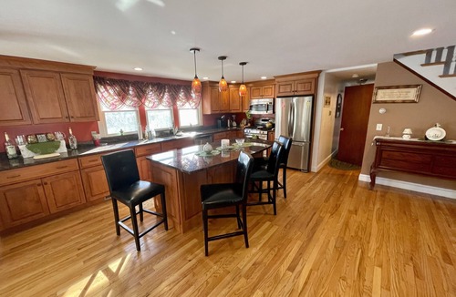 South Dennis House | Near Mayflower Beach 7 Bedrooms 3 baths Sleeps 14 CENTRAL A/C