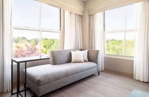 Groton Hotel | Near Mystic Seaport Museum + Dining, Pool & Spa