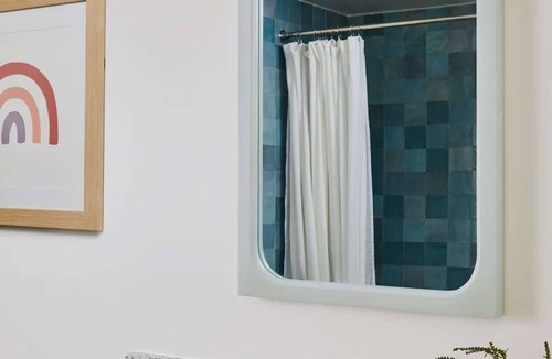 Newport Hotel | Near Newport Harbor + On-Site Dining. Pool. Bikes.