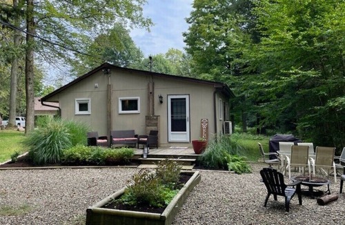 Findley Lake Cottage | Near Peak N' Peak Findley Lake Cozy Cottage