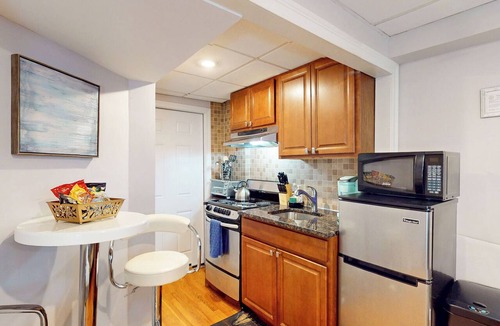 Longwood Apartment | Near Public Transport, Fenway, BU, Longwood Med