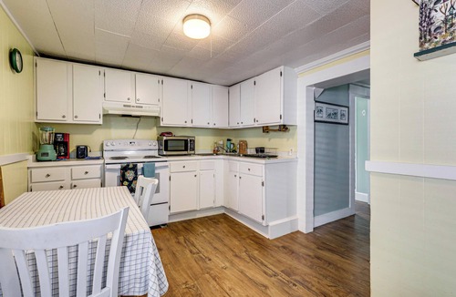 Franklin House | Near Trails & Lakes! Pemigewasset River Townhome
