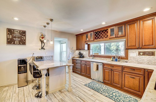East Shore Cottage | Near Yale & Lighthouse Point Beach: Home w/Pool!